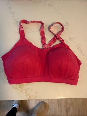 PINK Victoria's Secret Seamless Wireless Sports Bra in Hot Pink